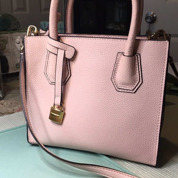 Belle & Bloom Handbags - Elegant Pink Leather Handbag with Crossbody Strap